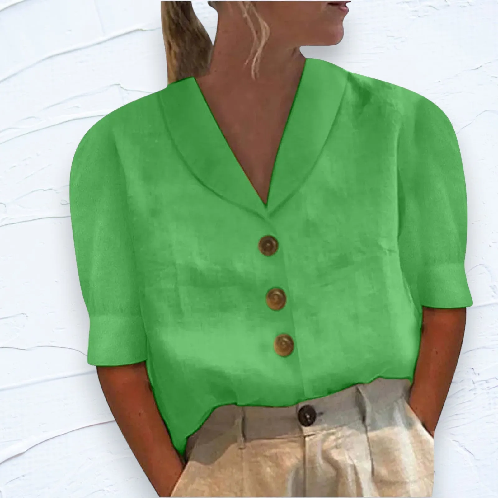 Bertha - Top with Collar and Buttons