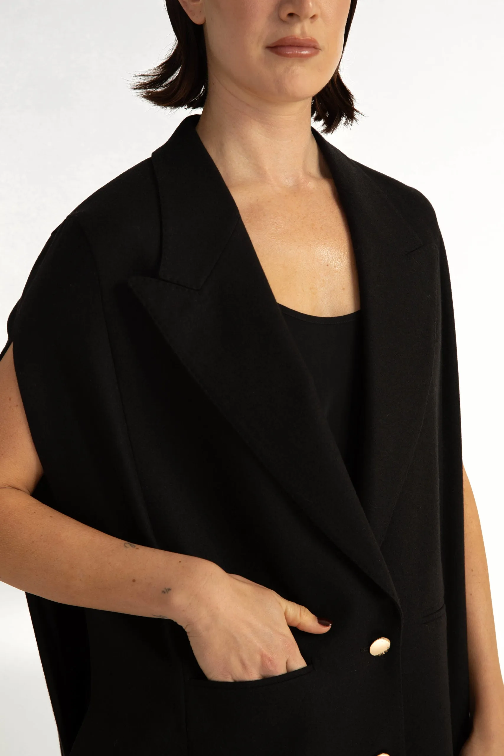 Boden Cape - Tailored cape in black