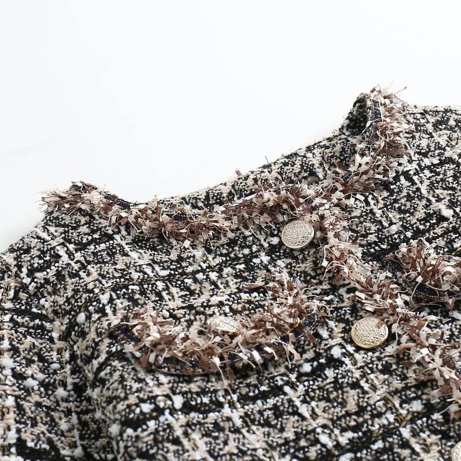 Chic Cropped Wool Blazer Featuring Button-Up Design