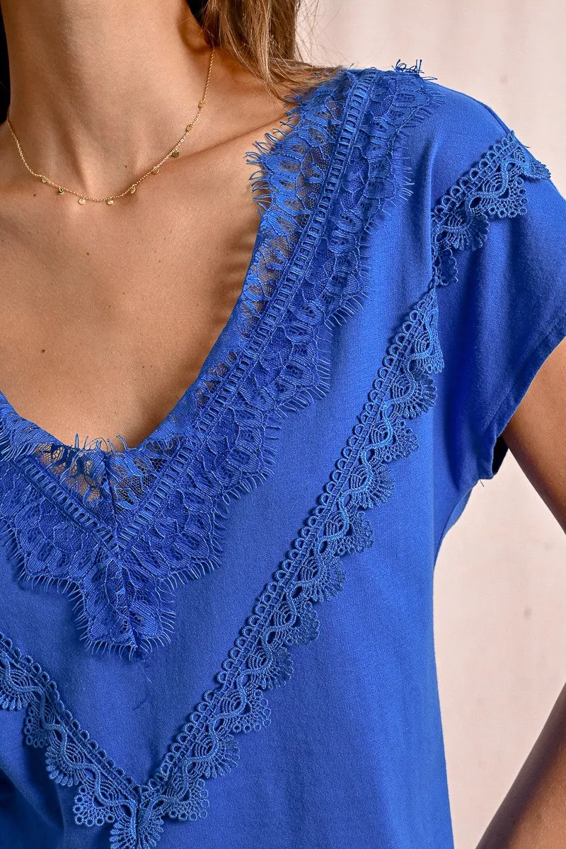 FITTED T-SHIRT WITH LACE DETAIL