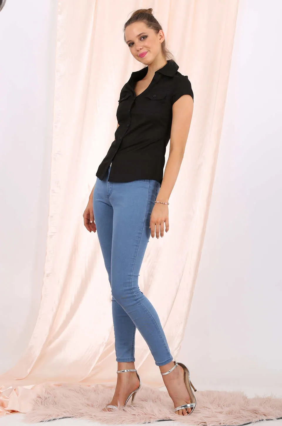 Gemma fitted shirt in black