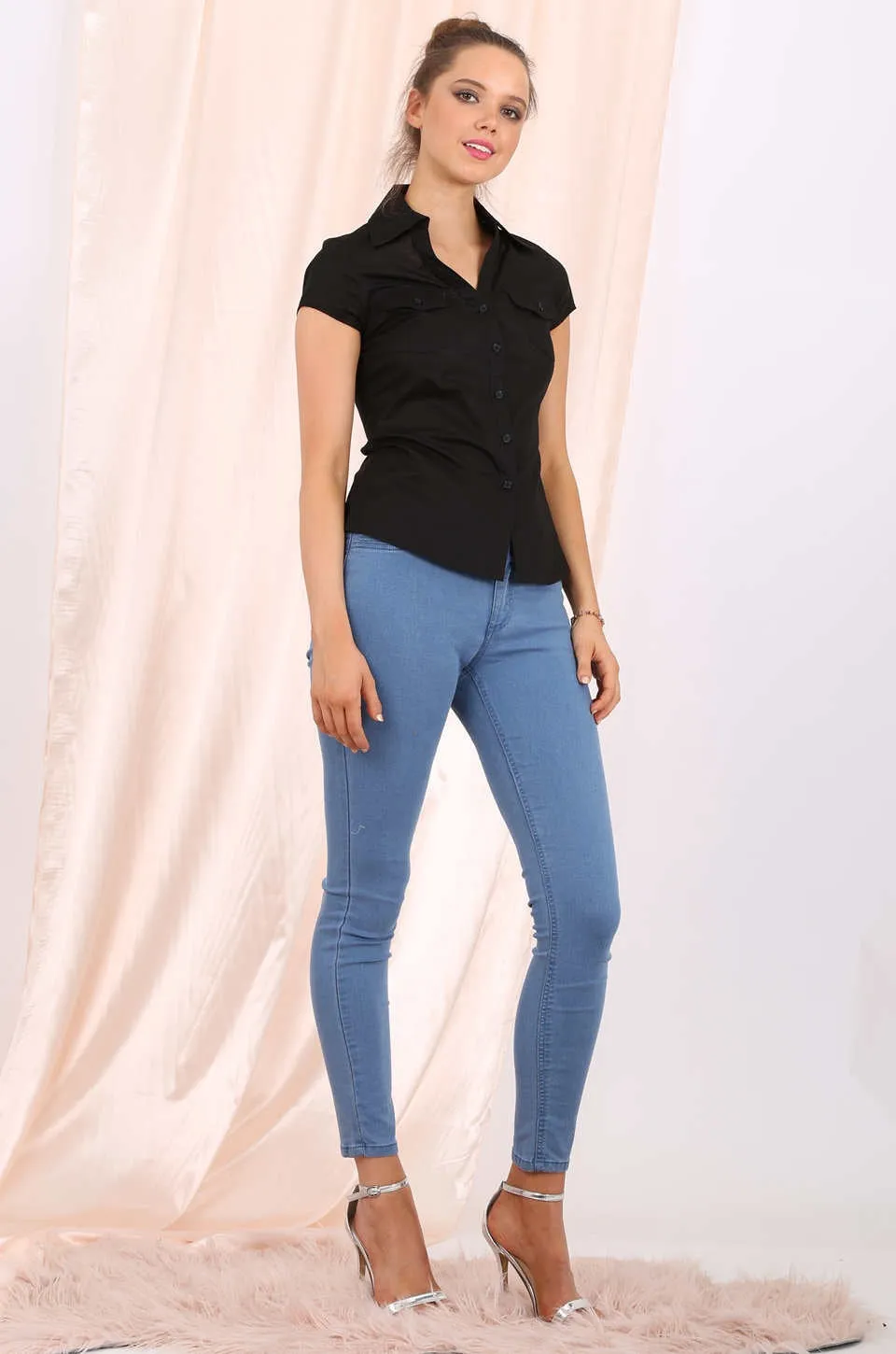 Gemma fitted shirt in black