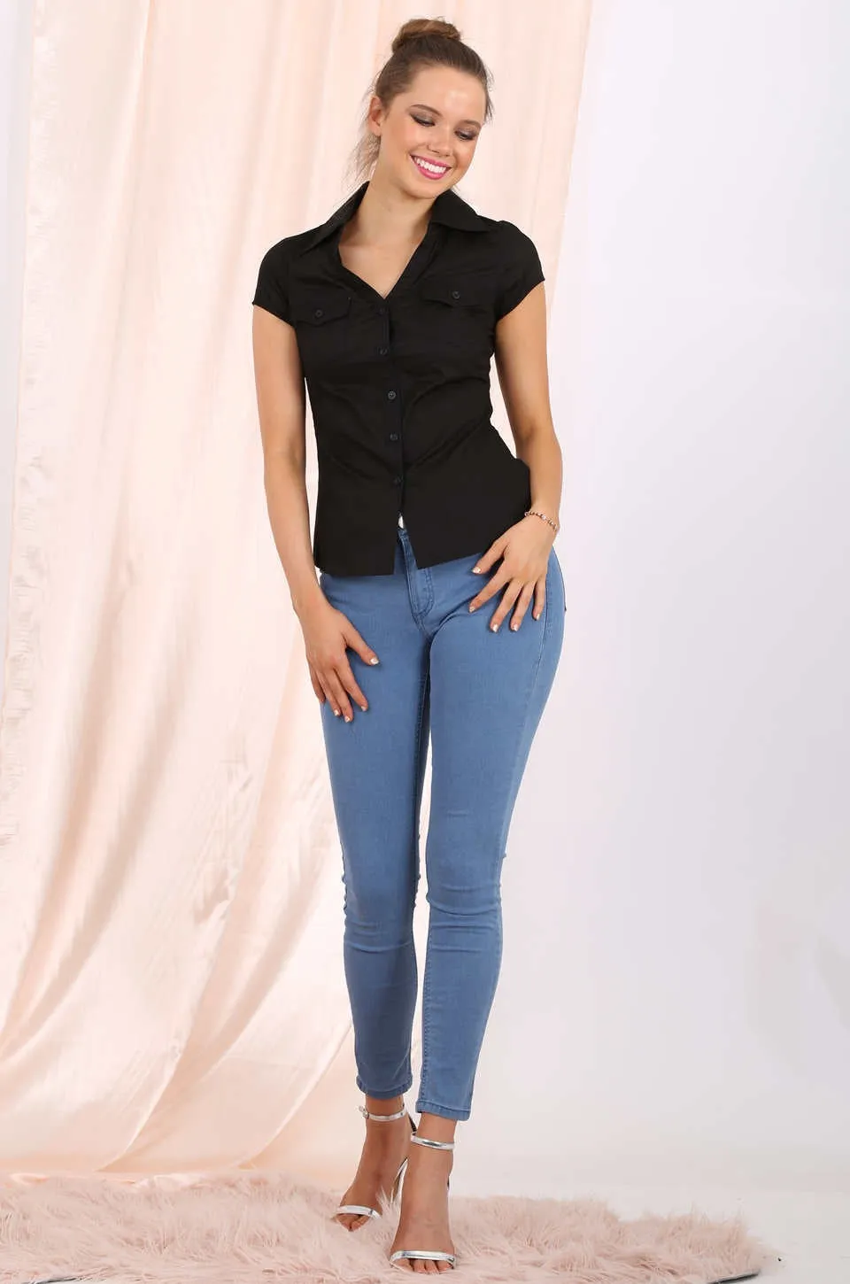 Gemma fitted shirt in black