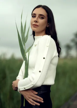 GOLD BUTTON TURTLENECK