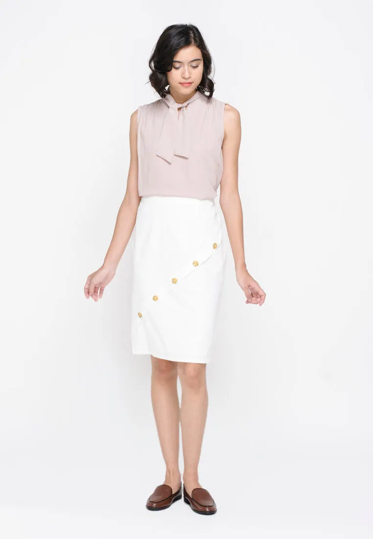 Highwaist Skirt with Horn Button Detail