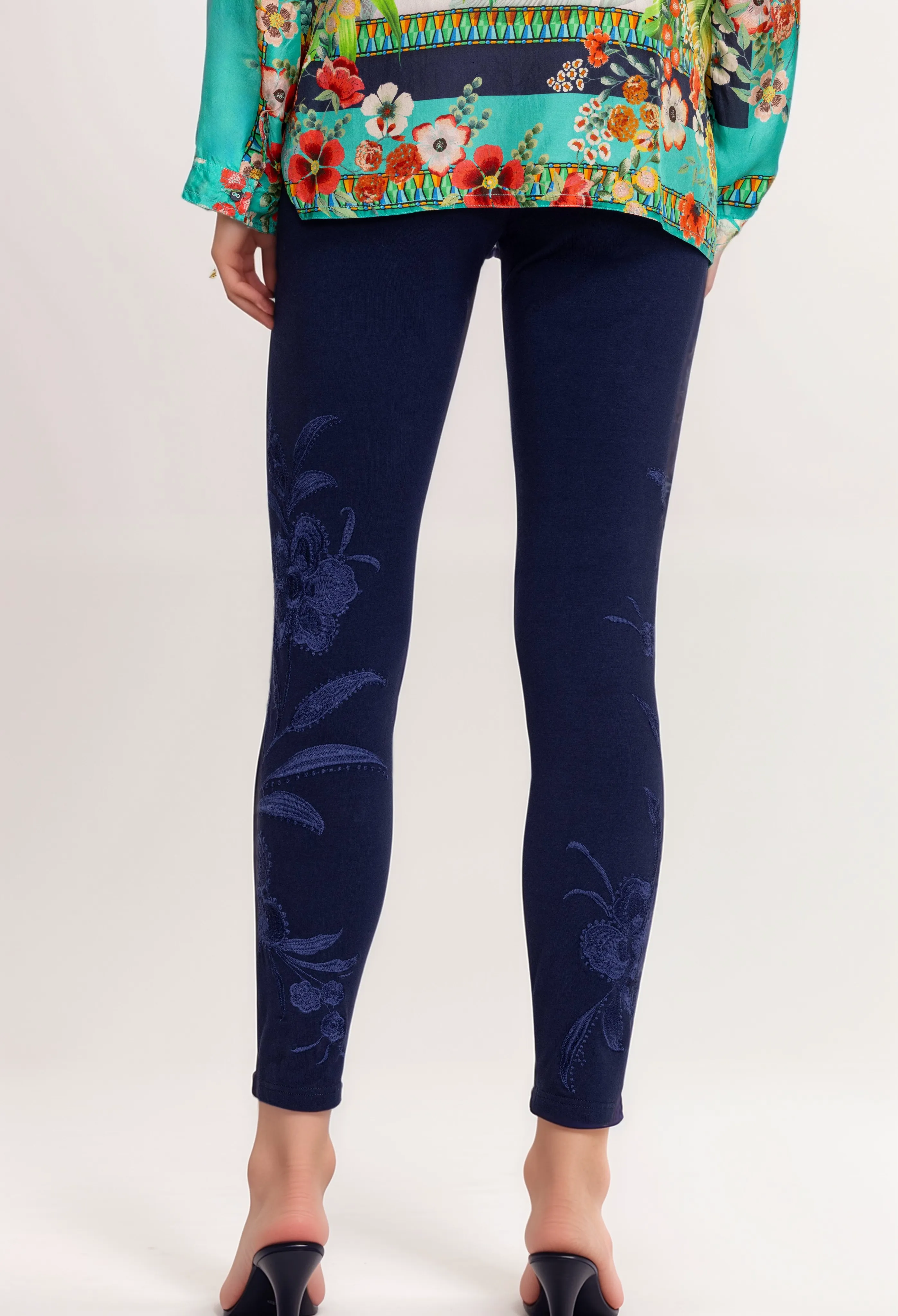 Johnny Was Libbi Tonal Floral Embroidered Legging R62424 *
