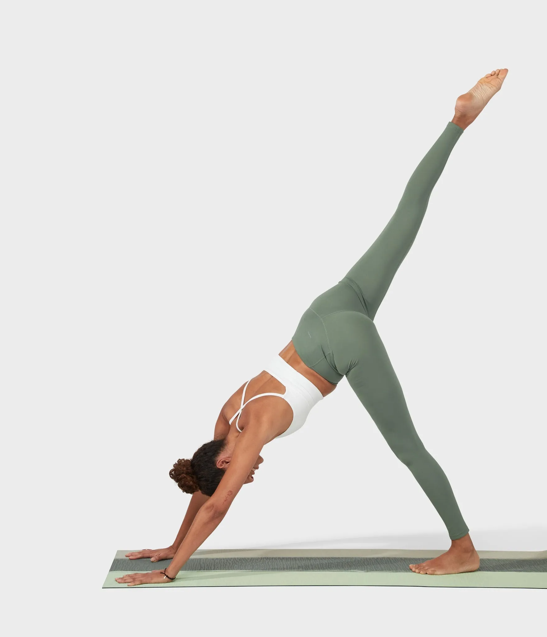 Manduka Apparel - Women's Performance Legging - High Rise W/Media Pocket - Laurel Wreath