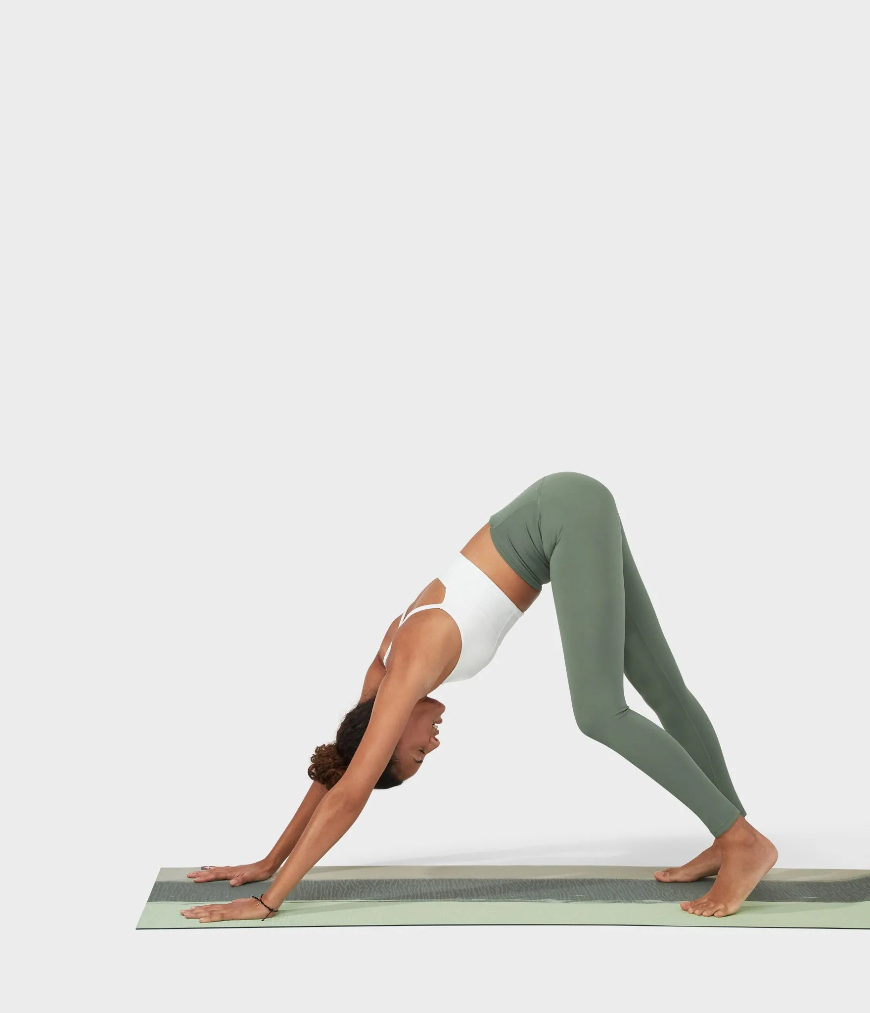Manduka Apparel - Women's Performance Legging - High Rise W/Media Pocket - Laurel Wreath