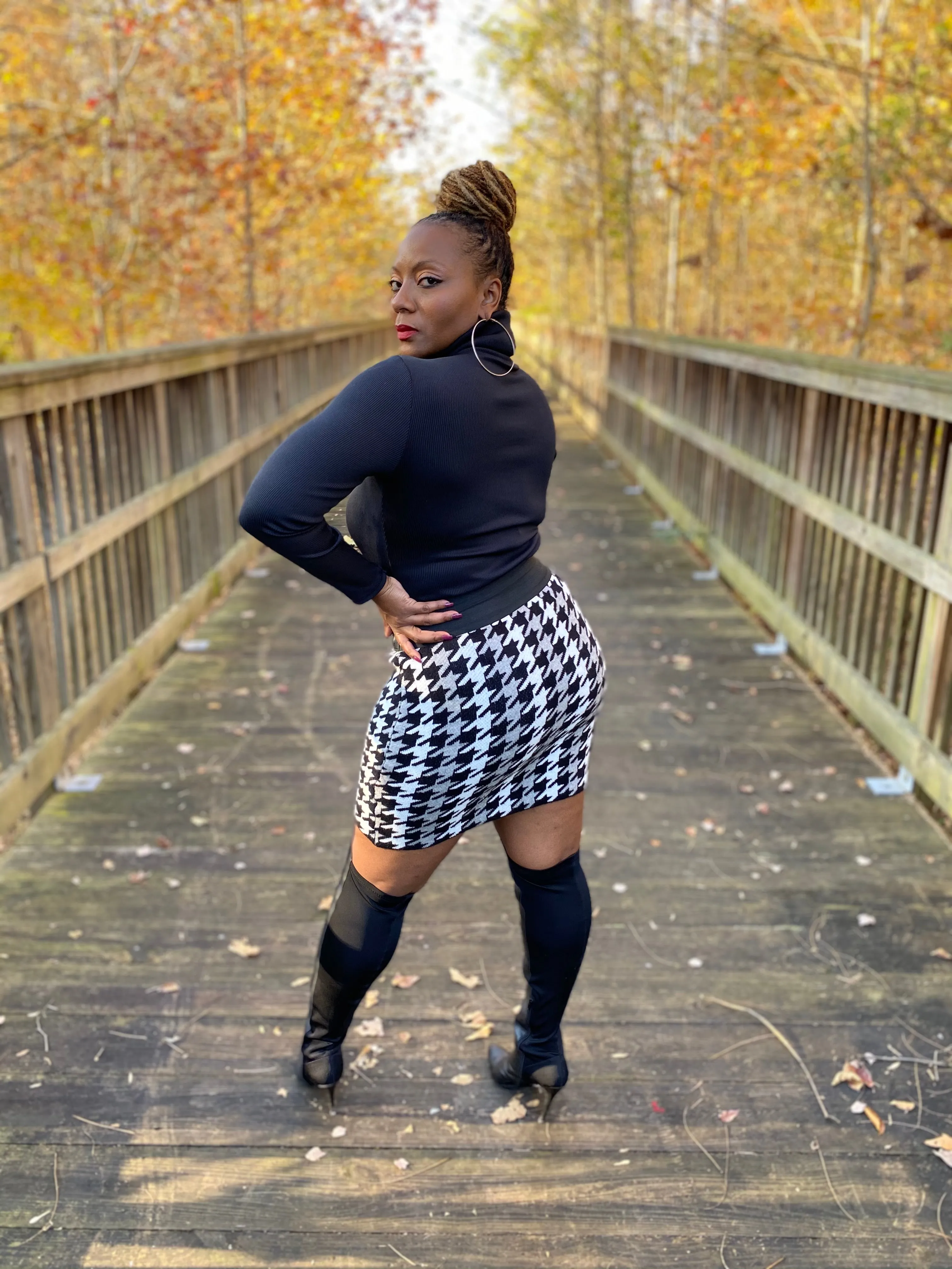 Prim & Proper Houndstooth Skirt