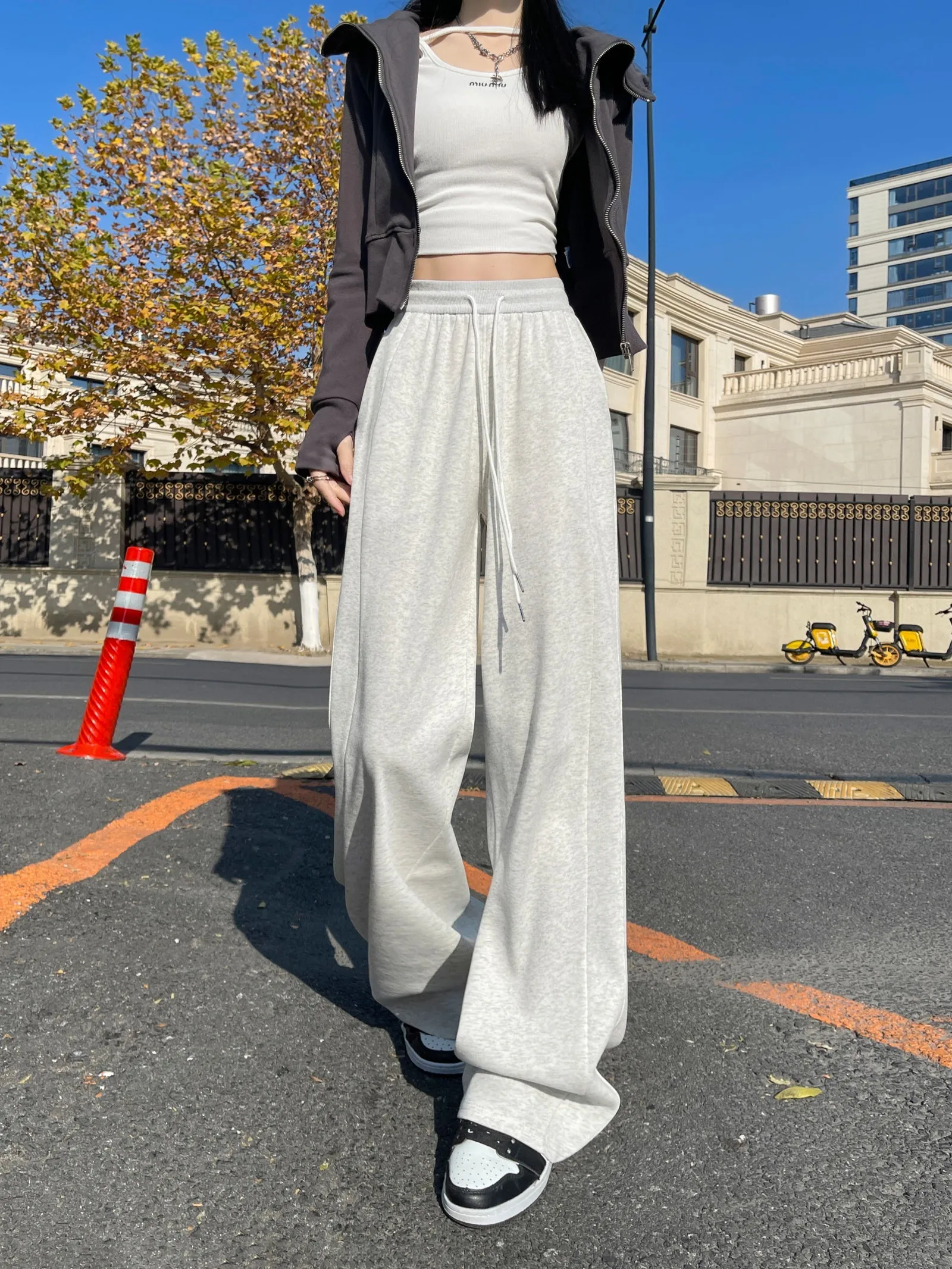 Stylish High-Waisted Elastic Waisted Sweatpants with Drawstring Waist