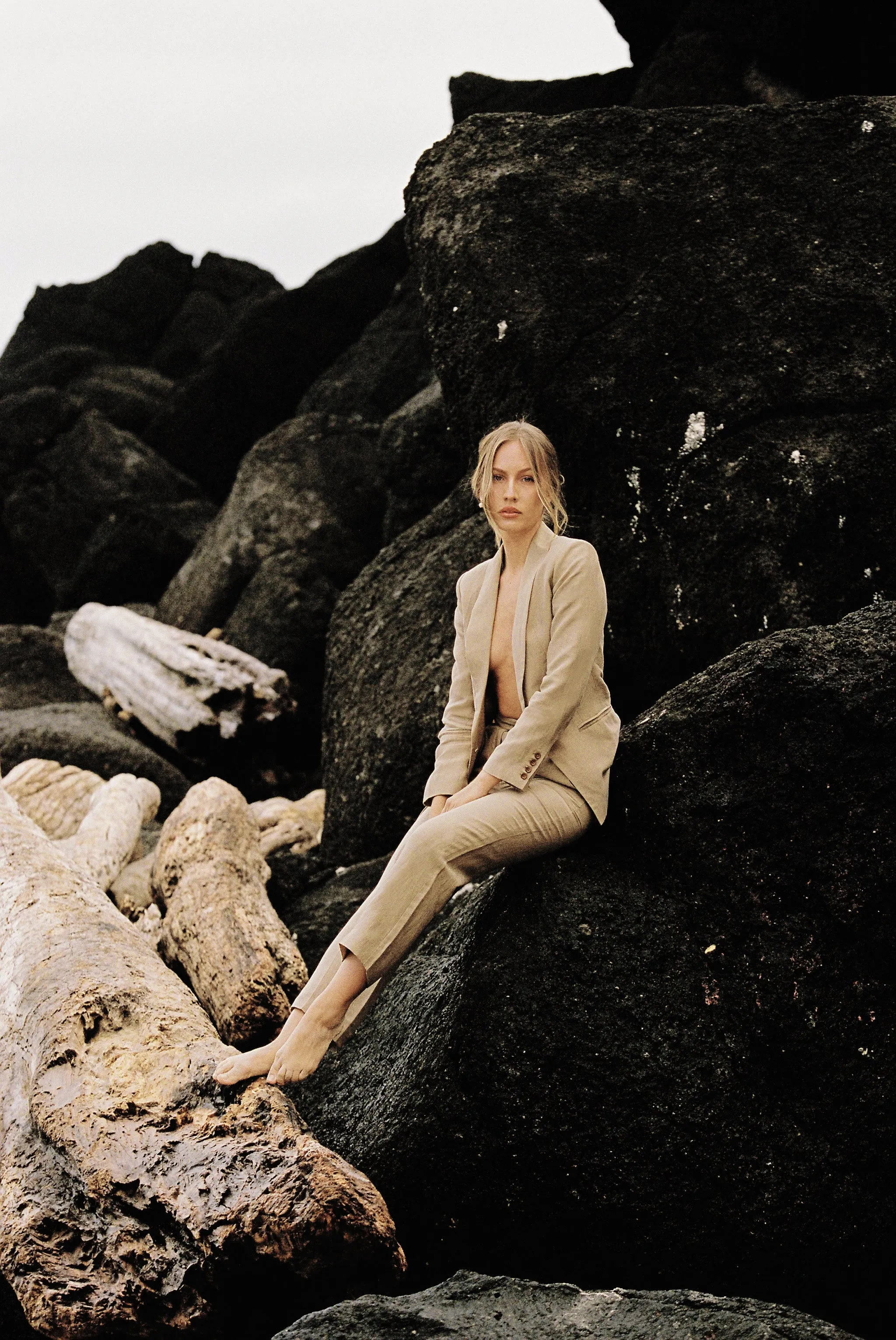 Tailored Linen Trouser in Almond