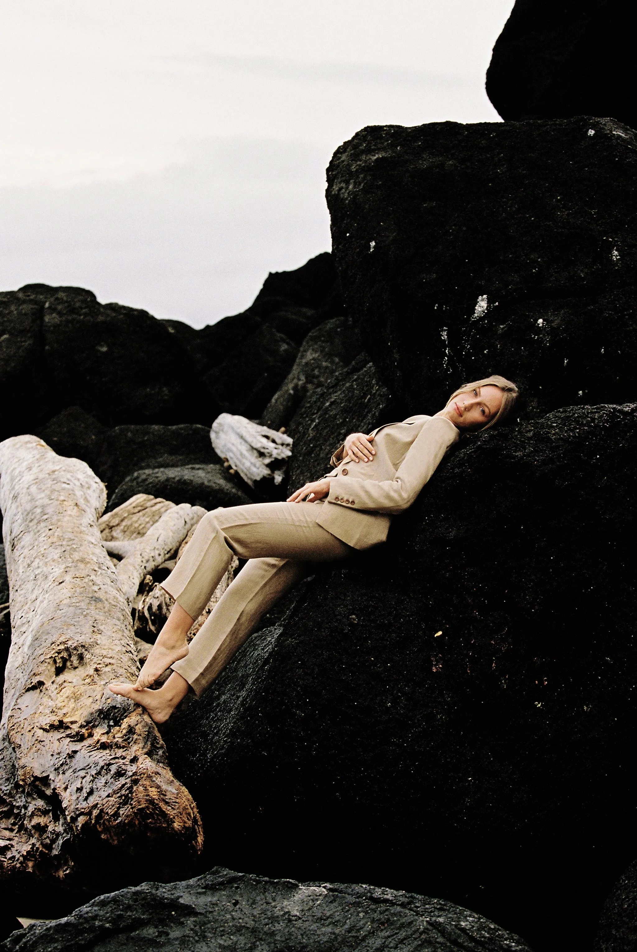 Tailored Linen Trouser in Almond