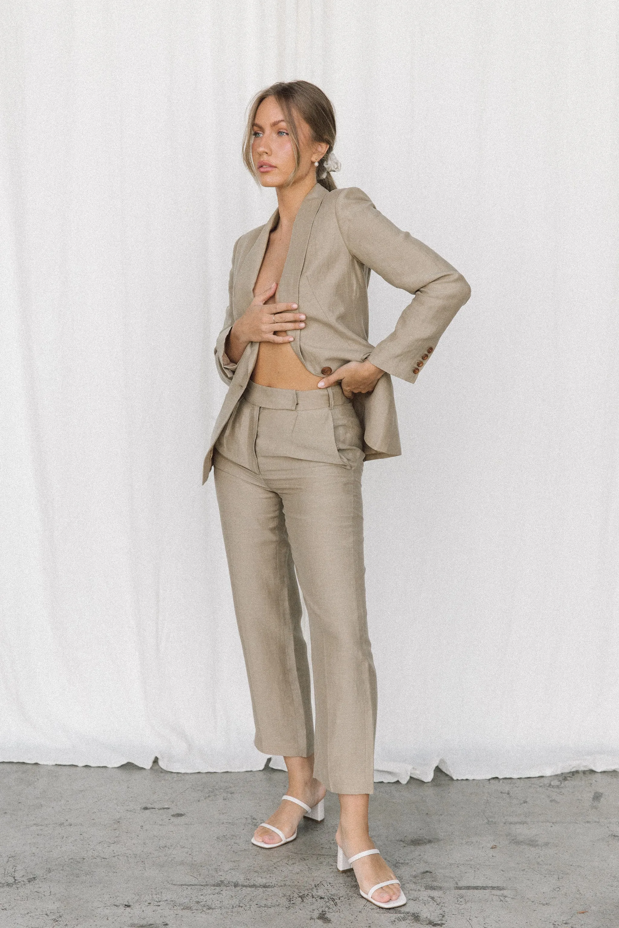 Tailored Linen Trouser in Almond