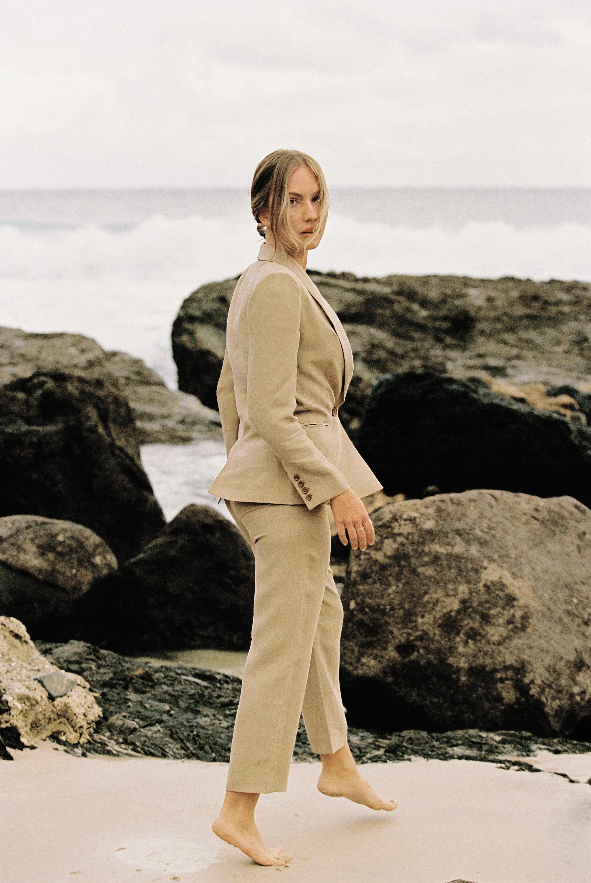 Tailored Linen Trouser in Almond