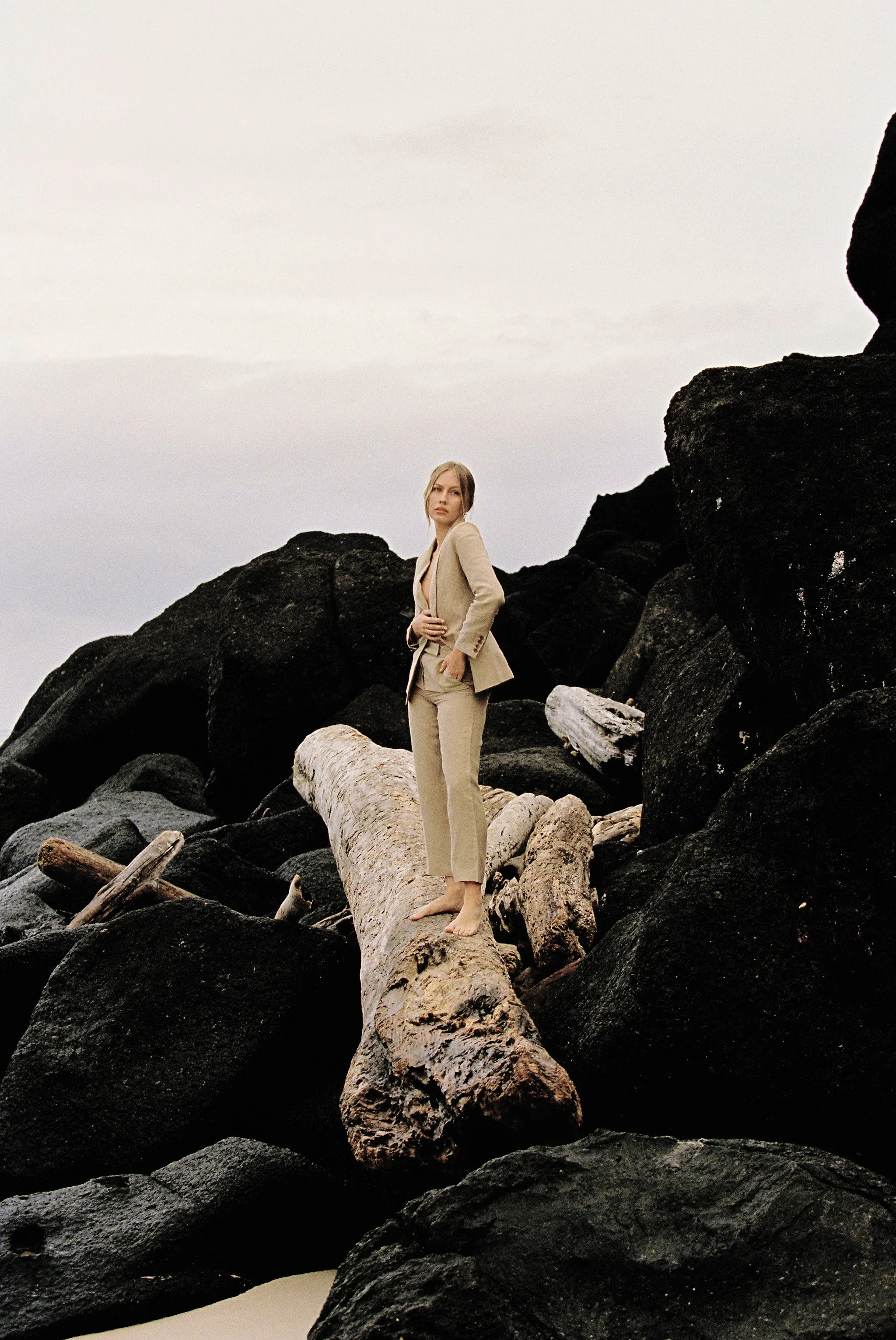 Tailored Linen Trouser in Almond